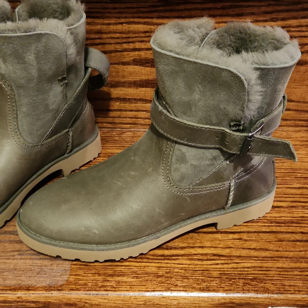 NEW UGG Romely Buckle olive boots size 5